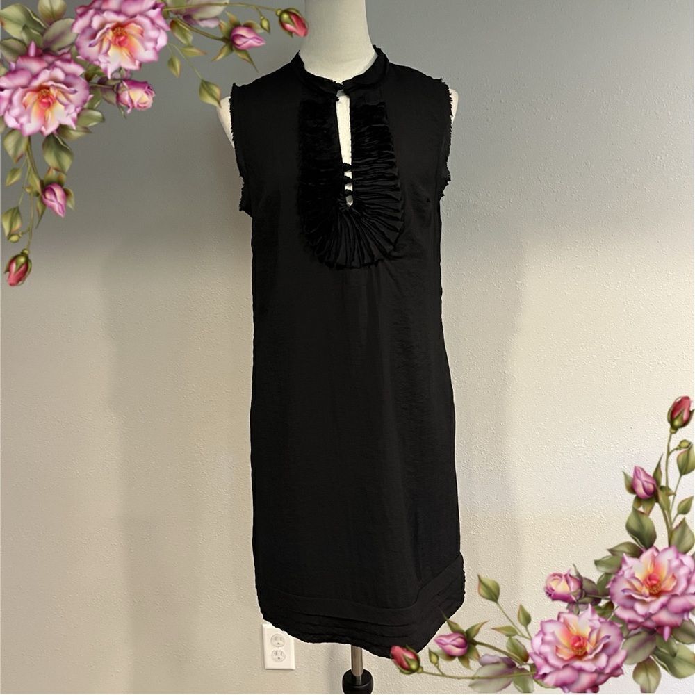 Adrienne Vittadini Sleeveless knee length little black dress size 6